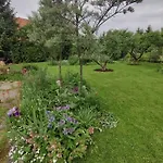 Hidden Gem & Gated Parking Apartmán *